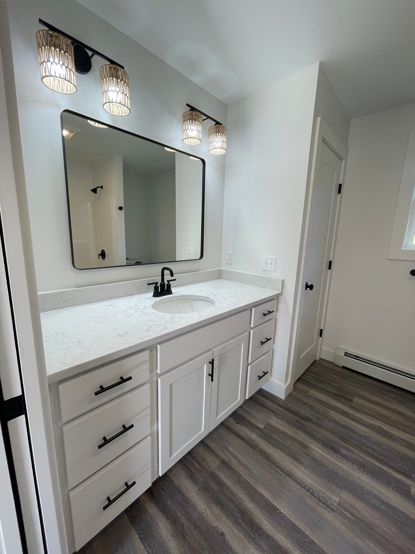 Bathroom vanity with quartz countertop and matte black fixtures